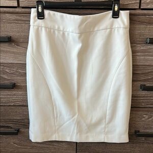 Banana Republic White Pencil Skirt - Sleek Tailored Fit